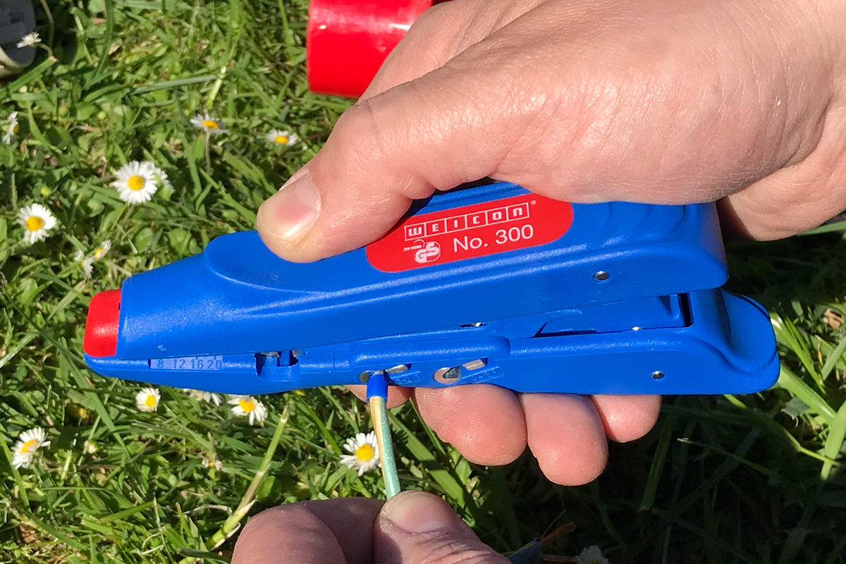 stapler, blue, plastic, manual tool, red tip