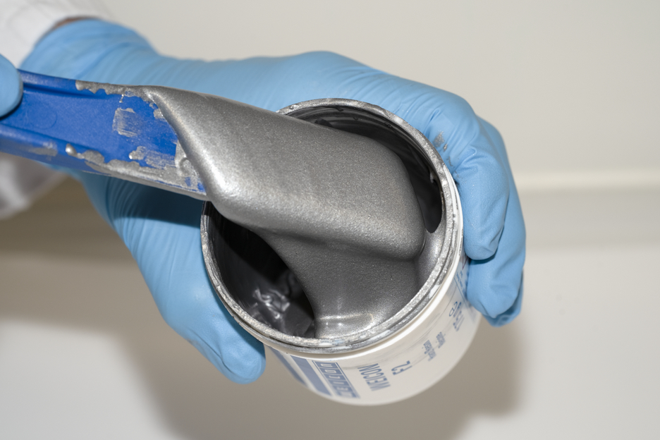 WEICON F2 | aluminiumgefülltes Epoxidharz-System für Reparatur und Spaltausgleich