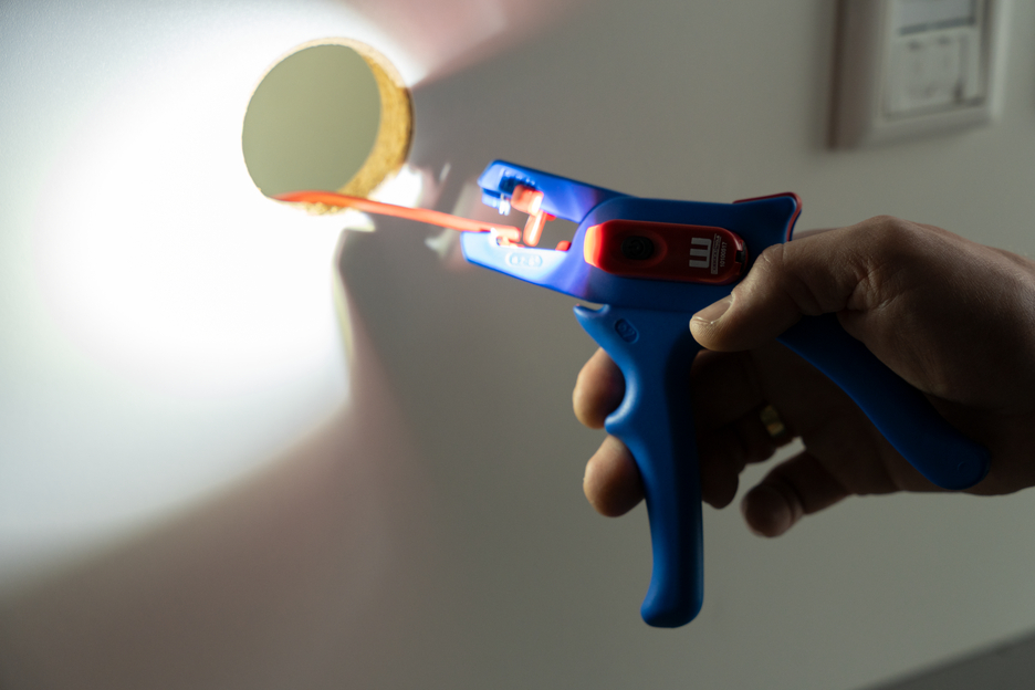 LED Work Light | Drei Helligkeitsstufen sorgen für optimale Sicht und ein sicheres Arbeiten in dunklen Arbeitsumgebungen