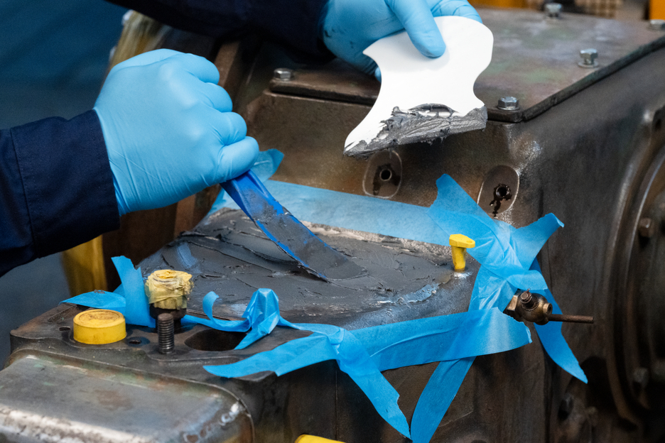 WEICON HB 300 | stahlgefülltes hochtemperaturbeständiges Epoxidharz-System für Reparatur und Formgebung