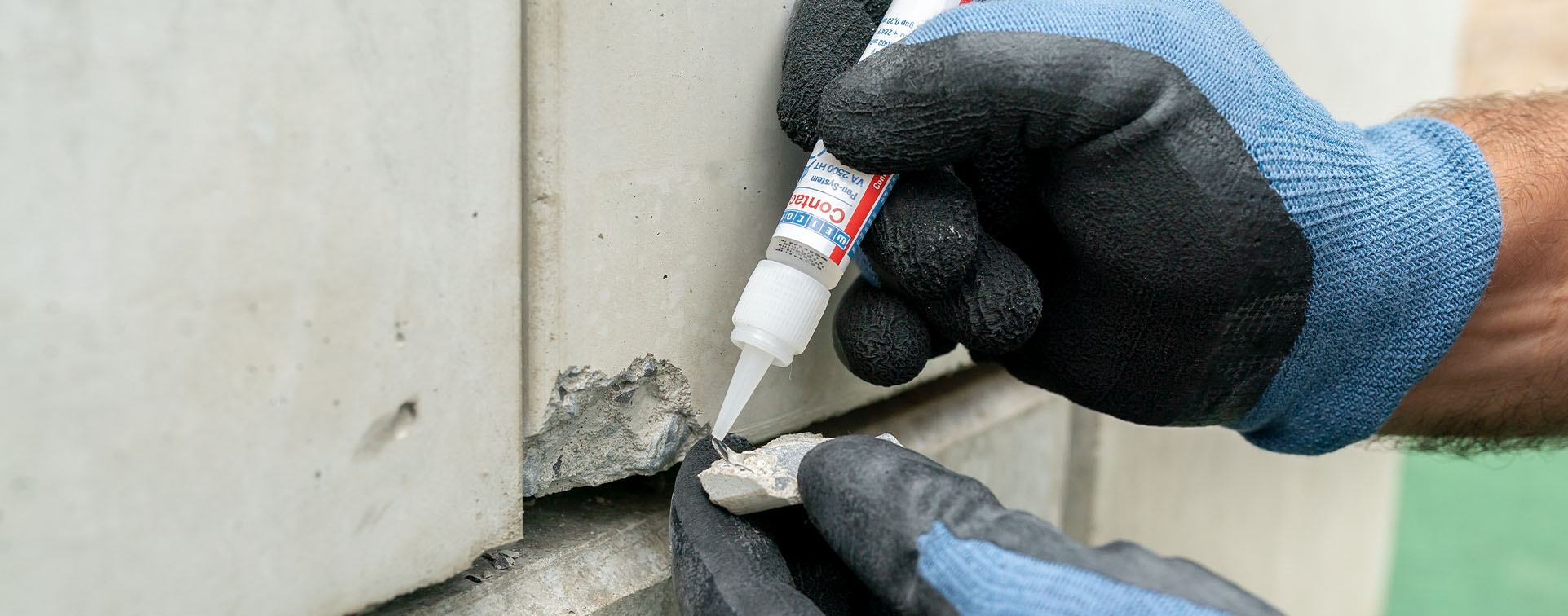 Ausgebrochenes Stück Beton mit Weicon Sekundenkleber VA 2500 HT ankleben