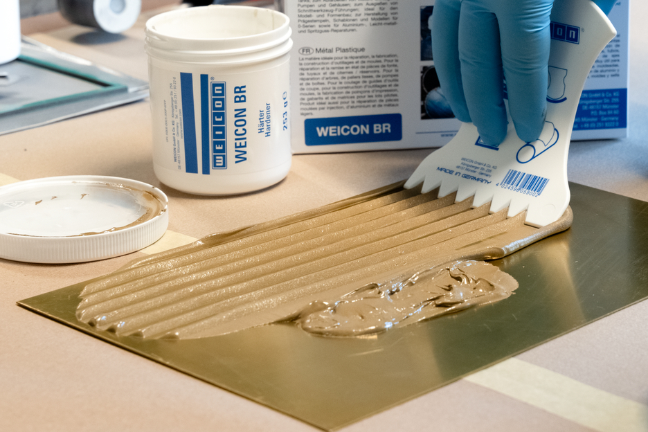 WEICON BR | bronze-filled epoxy resin system for repairs and moulding