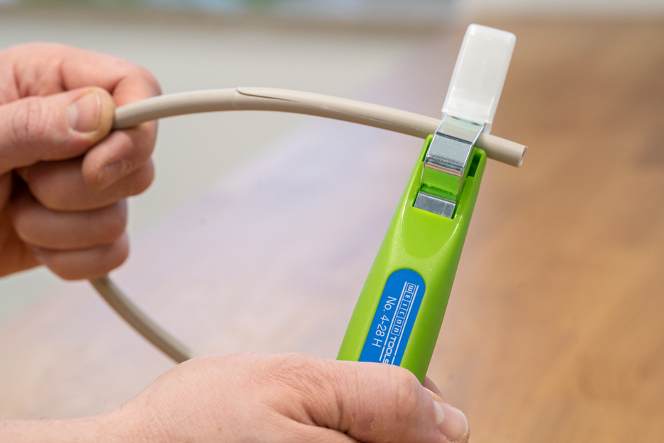 Kabelmesser No. 4-28 H Green Line | Abisolierwerkzeuge aus bis zu 97 % nachwachsenden Rohstoffen, mit einem Arbeitsbereich von 4 - 28 mm Ø