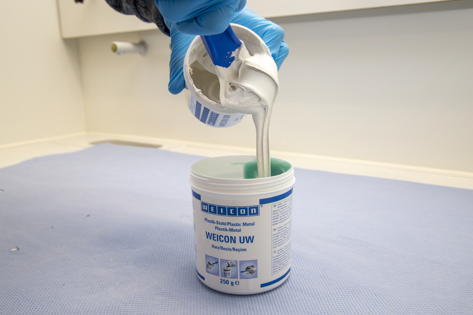 WEICON UW | mineral-filled epoxy resin system for repairs and moulding on wet surfaces