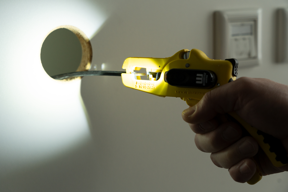 LED Work Light | Drei Helligkeitsstufen sorgen für optimale Sicht und ein sicheres Arbeiten in dunklen Arbeitsumgebungen