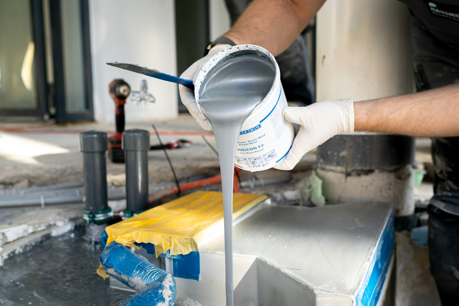 WEICON F2 | aluminiumgefülltes Epoxidharz-System für Reparatur und Spaltausgleich