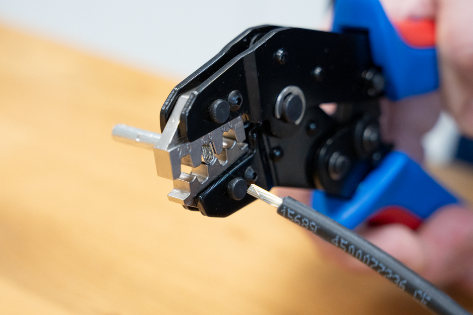 Crimp tool MULTI
 | for crimping MC4 connectors/insulated wire end ferrules/insulated cable lugs