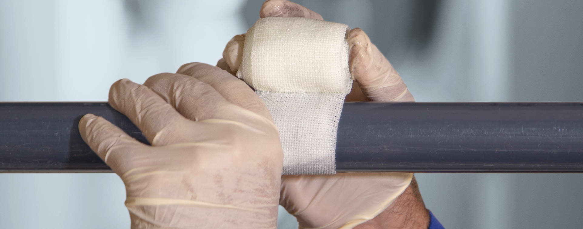 Reparaturband wird angebracht
