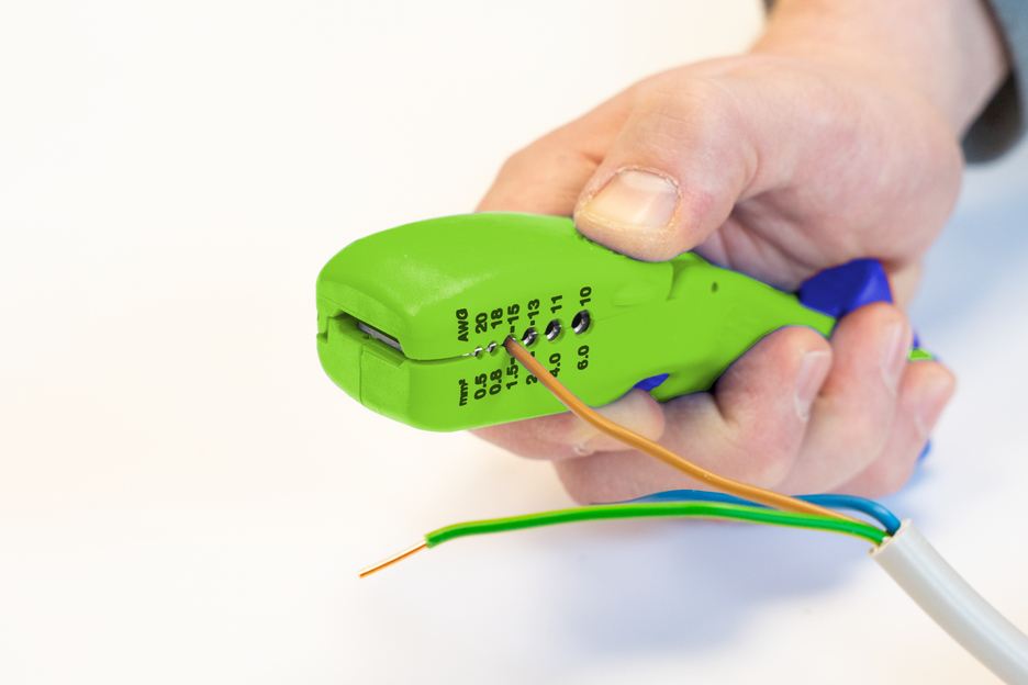4in1 Kabelmesser F&R Green Line | Abisolierwerkzeuge aus bis zu 97 % nachwachsenden Rohstoffen I für alle gängigen Flachkabel bis zu einer Breite von 18 mm und allen gängigen Rundkabel im Durchmesser von 6-13 mm