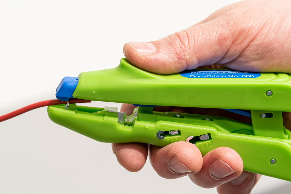 Duo-Crimp No. 300 Green Line | Abisolierwerkzeuge aus bis zu 97 % nachwachsenden Rohstoffen, zum Abisolieren und Crimpen, Arbeitsbereich 0,5 mm² - 6,0 mm²