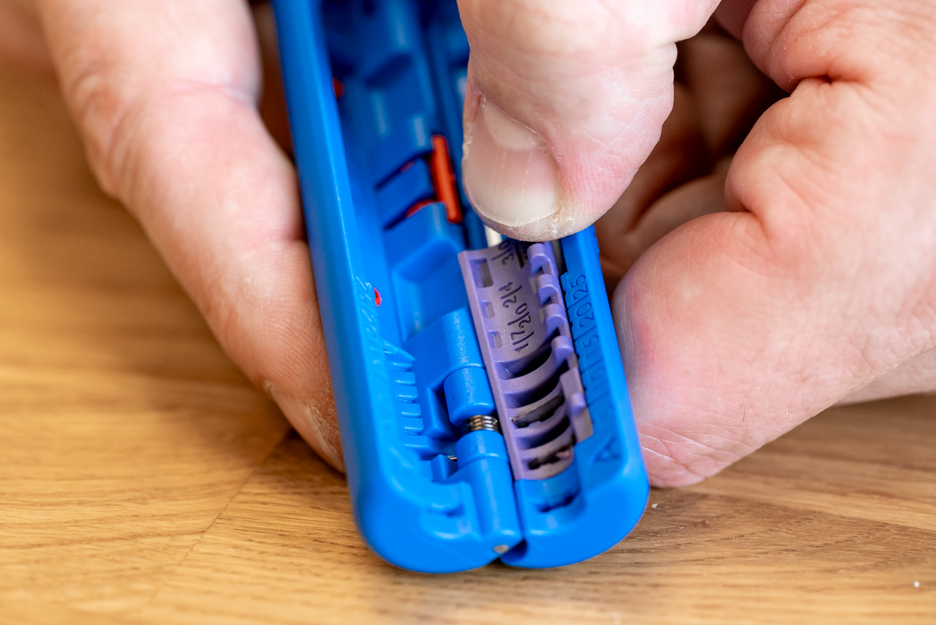 Profibus Stripper No. 2 | Abisolierwerkzeug für z. B. geschirmte Profibus-Datenkabel
